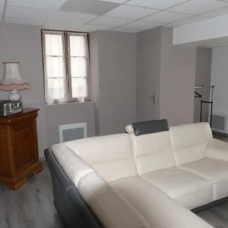 Logement Spacieux Rez-de-chaussee, Jardin, Stationnement Devant, A 5 Minutes A Pied Du Centre De Casa vacanze *