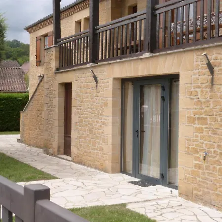 Maison De Sarlat: Spacious Garden Retreat Near Town Center *