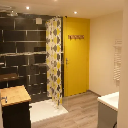 Maison De Sarlat: Spacious Garden Retreat Near Town Center Holiday home