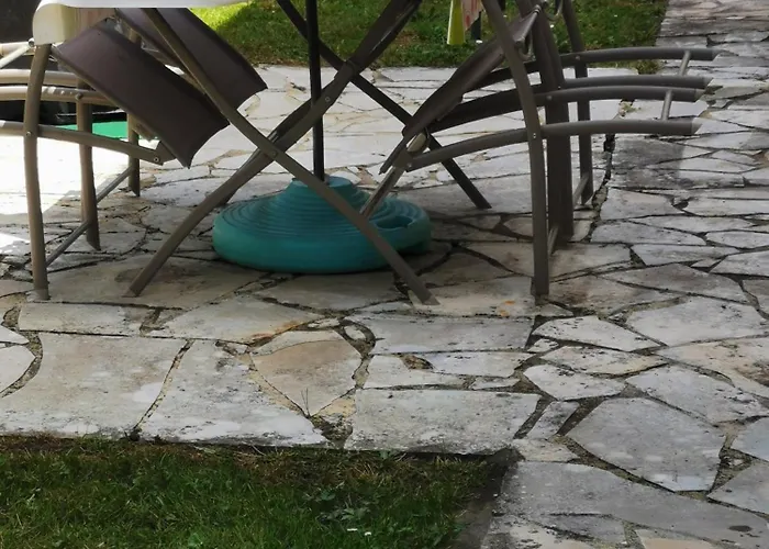 Prázdninový dům Logement Spacieux Rez-de-chaussee, Jardin, Stationnement Devant, A 5 Minutes A Pied Du Centre De Sarlat-la-Canéda